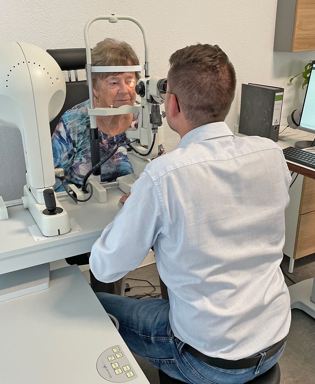 optikus-augenwelt-weilerbach_kontaktlinsenanpassung